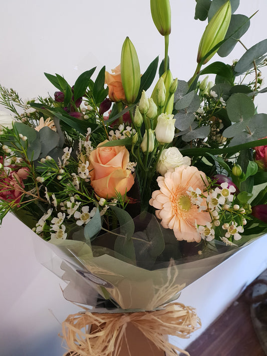 Peach & Cream Hand Tie