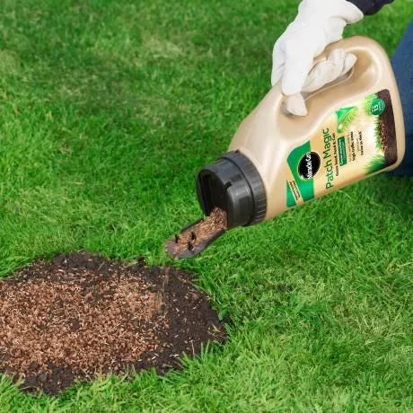 Miracle-Gro® Patch Magic® Grass Seed, Feed & Coir