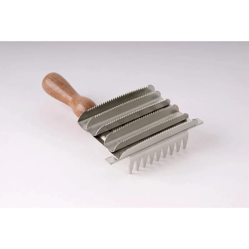 Harlequin, Metal Curry Comb