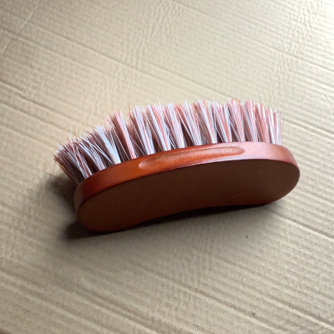 Curved Dandy Brush, Rhinegold